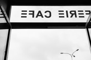 V Cafe Periferie tentokrát jenom kávu s sebou