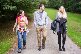 Koukáme na ni, jako by mluvila slovinsky