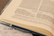 Tom dohání biblický skluz