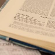 Tom dohání biblický skluz