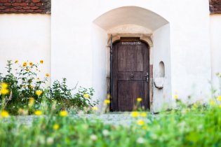 Boční vchod do žebětínského kostela