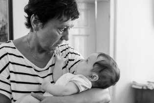 S babičkou se dá dobře přetlačovat očima