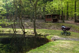 Verunka objevuje krásy obory Holedná (během focení nám za zády proběhlo stádo muflonů)