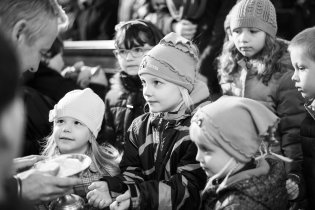 Přinášíme chléb, přinášíme víno...