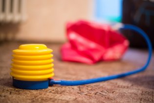 Nezbytná uspávací pomůcka, problém může nastat, pokud doma zapomenete špunt