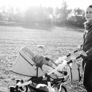 Dana s Honzíčkem poznávají bystrcká pole