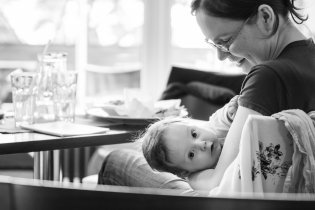 Kojení je nuda, když je kolem tolik věcí ke koukání