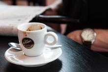 ...ale nakonec jsme přece jen dali přednost funkcionalistické kávě hned naproti