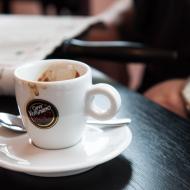 ...ale nakonec jsme přece jen dali přednost funkcionalistické kávě hned naproti