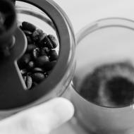 Je libo ručně mletou brazilskou kávičku?