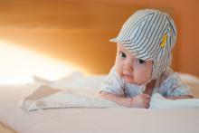 Tato klučičí čepička Verunce taaaak sluší, že jí nesund