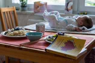 Zatímco do sebe budou rodiče ládovat snídani, Verunka trochu