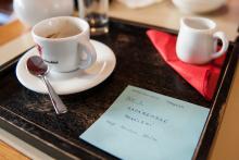 1. část narozeninového programu - kavárenské poválení