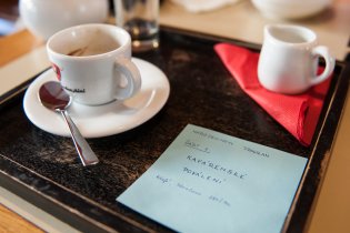 1. část narozeninového programu - kavárenské poválení