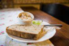 Domácí kváskový chleba s domácí paštikou u Babinského