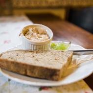 Domácí kváskový chleba s domácí paštikou u Babinského