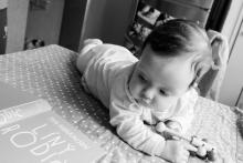 Verunka by se ráda naučila číst, aby věděla, co to na ni zas budou rodiče zkoušet