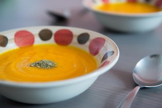 Letos je naše oblíbená dýně Hokkaido v akci v každém druhém supermarketu, takže nám za chvíli asi poleze i ušima