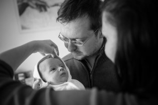 Něžná náruč rodičů