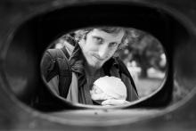 Hledáme ten správný záběr v parku za Janáčkovým divadlem