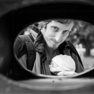 Hledáme ten správný záběr v parku za Janáčkovým divadlem