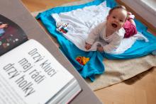 Je tahle holka dost drzá?