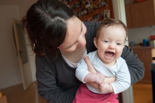 Tatínkova hudebně-taneční produkce Verunku evidentně pobavila