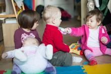 Přimět čtyři děti, aby se při hromadném focení dívaly do objektivu, pro nás, coby zkušené rodinné fotografy, bylo hračkou