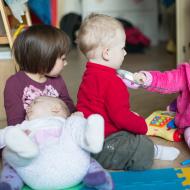 Přimět čtyři děti, aby se při hromadném focení dívaly do objektivu, pro nás, coby zkušené rodinné fotografy, bylo hračkou