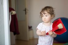 Opravdu to musím po sobě uklízet, mami?