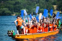 Fandíme na závodech dračích lodí