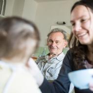 Nakonec jsme obědvali v půl třetí, děda vypadá, že by si dal taky