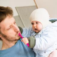 Táto, před odchodem si prostě musíš vyčistit zuby, to se nedá nic dělat!