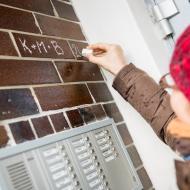 Věděli jste, že tato zkratka neznamená jen "Klíče, mobil, brýle", ale též "Christus mansionem benedicat"?