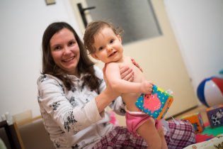 Verunka testuje první kalhotkovou plenku made by mamka