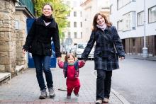 Verunka má radost ze setkání se svou kmotrou Alicí