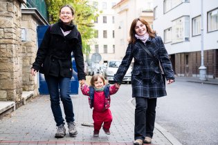 Verunka má radost ze setkání se svou kmotrou Alicí