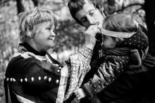 A za odměnu dostává od velké indiánky razítko