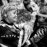 A za odměnu dostává od velké indiánky razítko