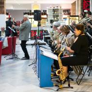 ...produkované big bandem Mr. Swing v kavárně Savoy