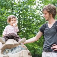 A hele co se nám to vylíhlo z dinosauřího vajíčka!