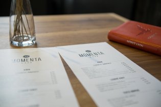 Jak jinak využít toho, že máme hlídání, než čtením Bible u výborné kávy...