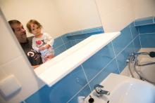 Přísavka na čele Verunce v novém zrcadle obzvláště sluší