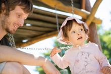 Verunka z rozhledny pozoruje různé pozoruhodné věci