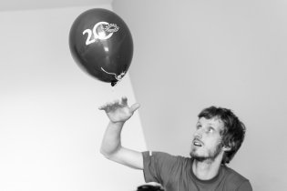 Tom si užívá oslavu 20 let Proglasu po svém