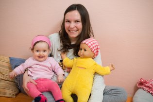 A co je Verunce malé, tím vezme zavděk panenka