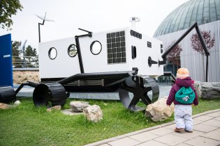 Tak takové auto jsi ještě Verunko neviděla - planetární rover v Kognitoriu