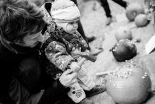 Poněkud drsná zábava na dýňových slavnostech v Otevřené zahradě