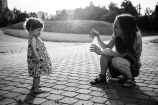 Vodní hrátky v central parku: s rozprašovačem kdekoliv a kdykoliv