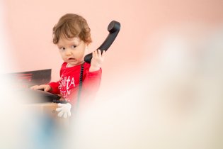 Co to ta ženská mele? Já přece žádnou kreditní kartu nepotřebuju!